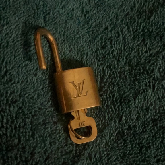 Authentic Louis Vuitton Lock and Key sets - Picture 11 of 11